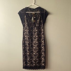 NYT! BEAUTIFUL! Black lace dress - size L